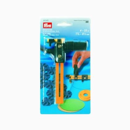Circle cutter with roll cutter blade
