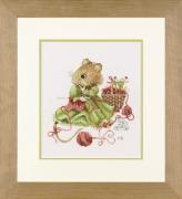 Vera the Mouse: Knitting