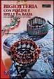 Bigiotteria con perline e spille da balia