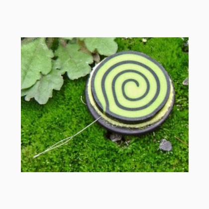 Needle Threader - lime & black swirl