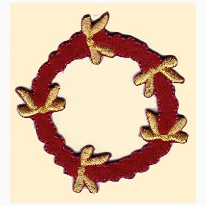 Charming decorations: gold ribbons