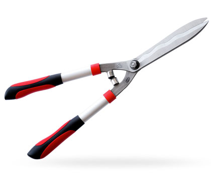 Shears for bushes with wavy blade