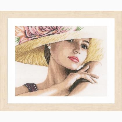 Femme avec chapeau
