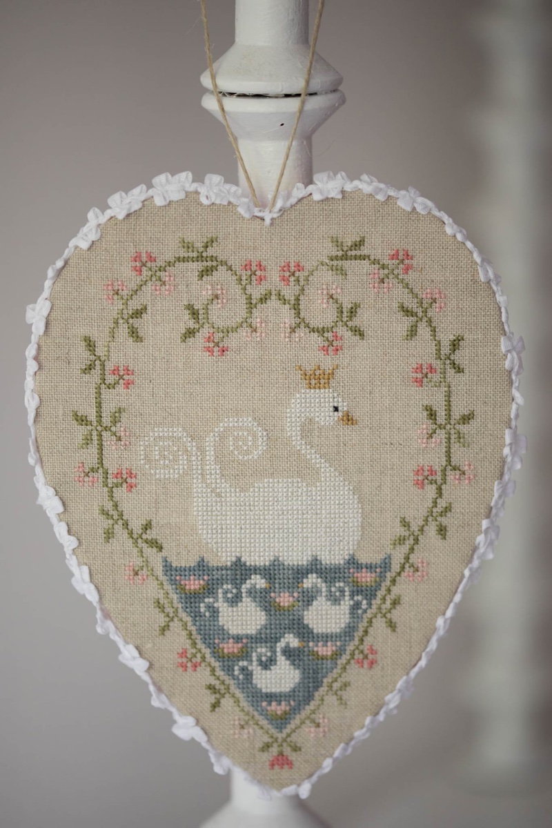 Coeur De Cygne From Corinne Rigaudeau Cross Stitch Charts Cross Stitch Charts Casa Cenina