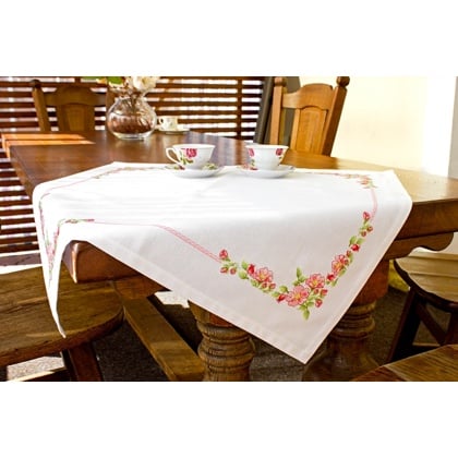Table Topper - Winter Flowers