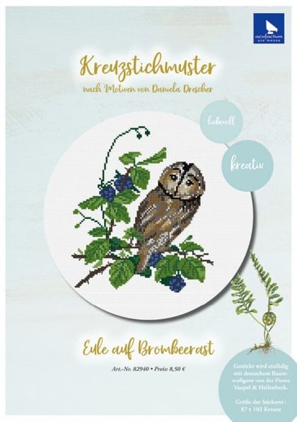 Eule auf Brombeerast