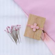 Glass-head pins in cherry-wood box - Pink