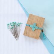 Glass-head pins in cherry-wood box - Green