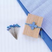 Glass-head pins in cherry-wood box - Blue