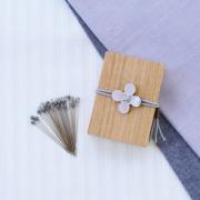 Glass-head pins in cherry-wood box - Gray