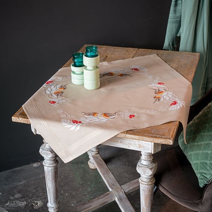 Squared Tablecloth - Robins in Winter