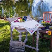 Squared Tablecloth - Classic flowers & butterflies
