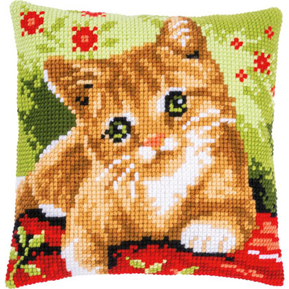 Front Cushion: Sweet kitten