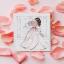 Robe rose, bouquet et Tour Eiffel