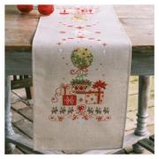 Runner - Presents under Chrismas tree