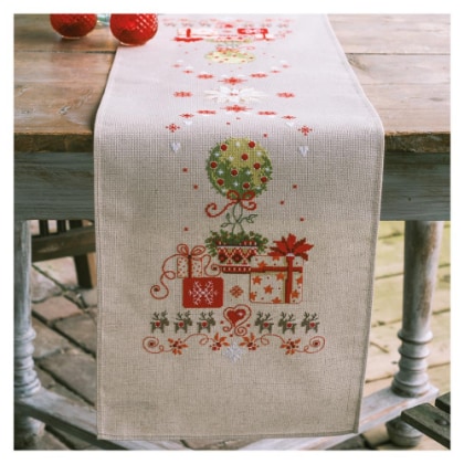 Runner - Presents under Chrismas tree