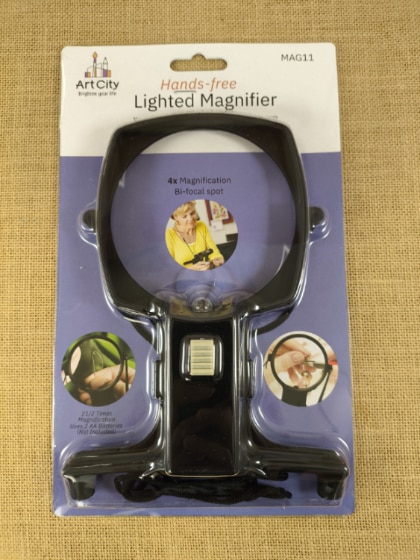 Lighted magnifier