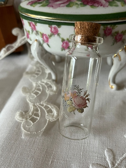 Needle Case Bottle - Ernestine Brière