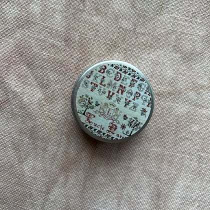 Small round tin box - Lucie Nuret