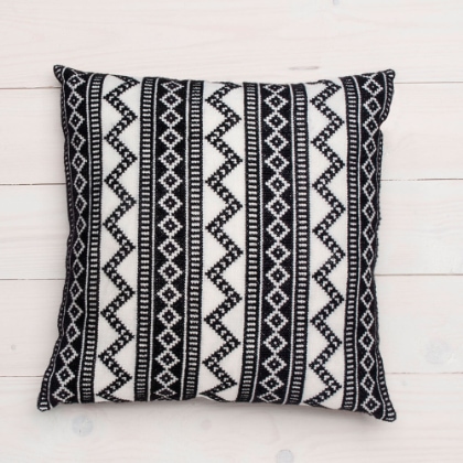 Pillow - Light and dark geometries
