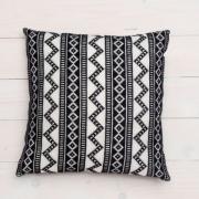 Pillow - Light and dark geometries