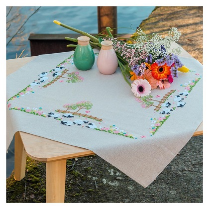 Tablecloth - Sheep in the meadow