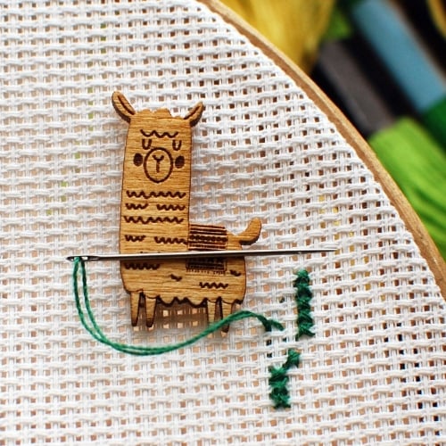 Needle Minder - Llama