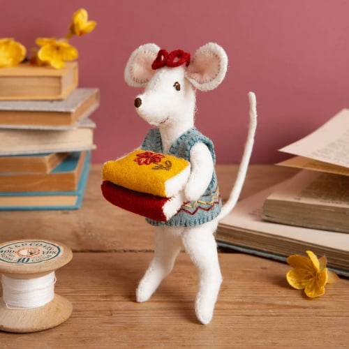 Little Mouse, the Librarian