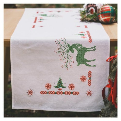 Runner - Nordic evergreen reindeer