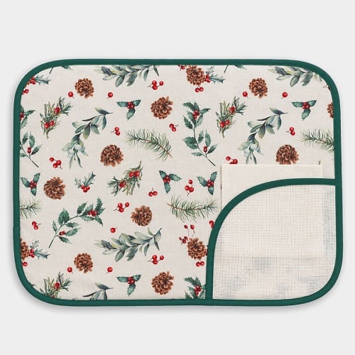 Tablecloth - Pine cones and holly